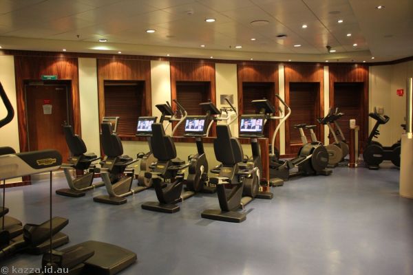 Queen Mary 2 Gymnasium - Exercise bikes and elliptical machines