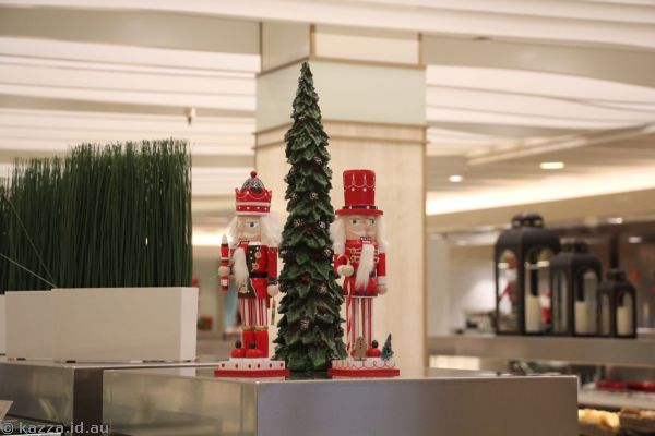 Christmas decorations in Kings Court