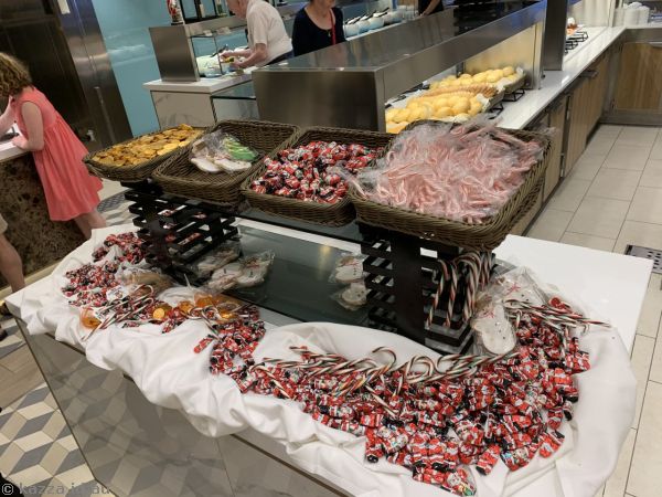 Christmas desserts in Kings Court on Christmas day