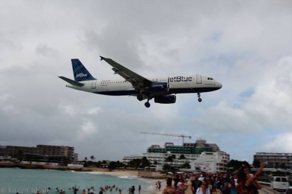 Jetblue N566JB Airbus A320-232 landing at St Maarten