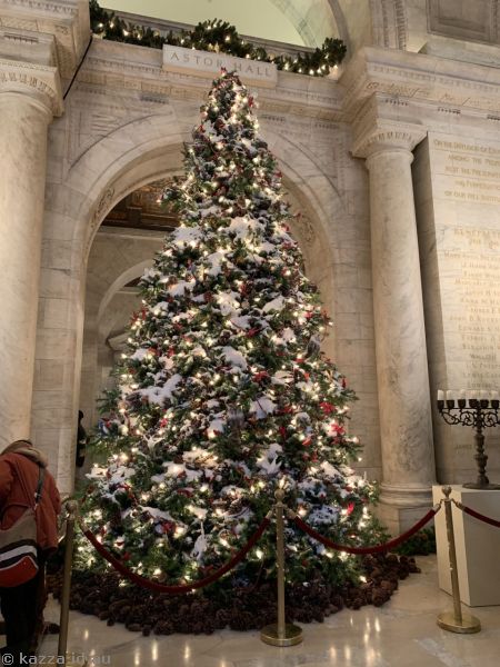 Christmas tree in the foyer of the New York Public Library
