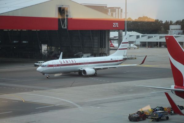 Qantas Boeing 737-800 VH-VXQ at Sydney Airport - in retro livery