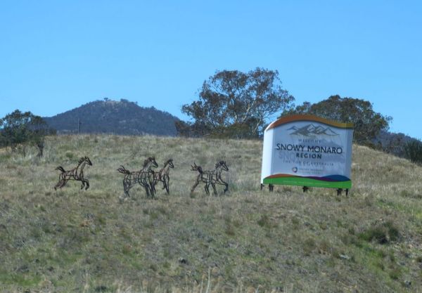 Snowy Monaro welcome sign and horse sculptures outside the ACT border