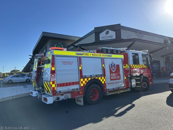 Fire truck outside Narooma Woolworths (I took a photo for OrangeTim!)