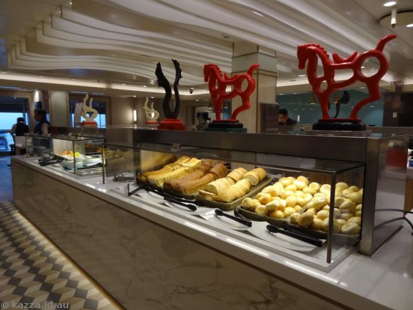 Kings Court breakfast buffet