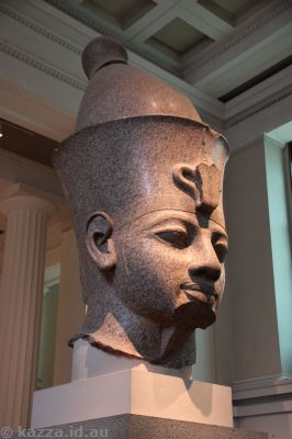 Red granite head from a colossal figure of a king, about 1390 BC
