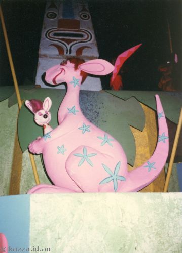 Kangaroo, Small World