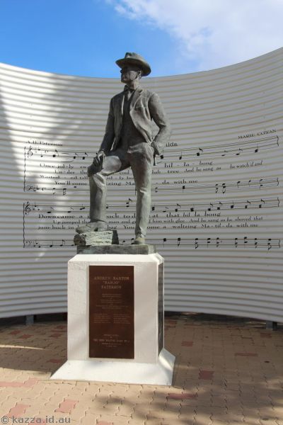 Banjo Patterson statue