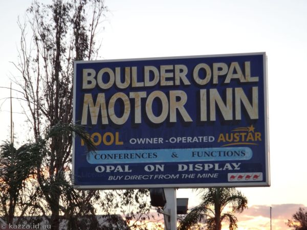 Blue Opal Motor Inn sign