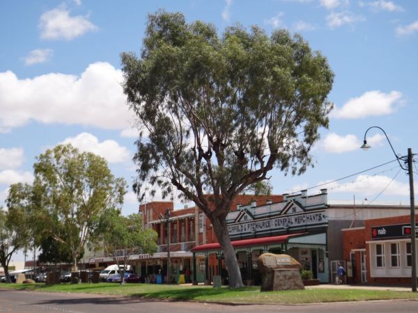 Elderslie Street in Winton