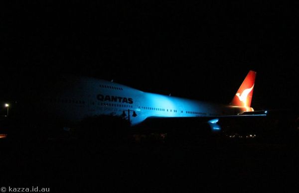 The 747 by night
