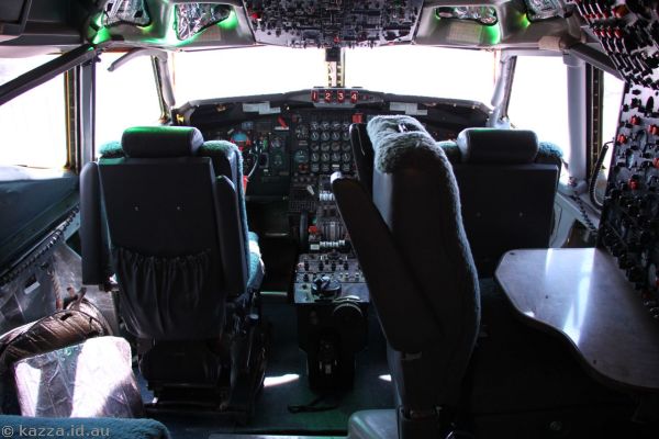 Cockpit of the 707
