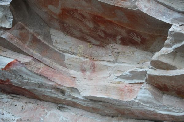 Aboriginal hand art on Balloon Cave
