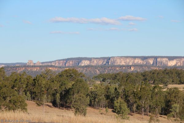 Cliffs southeast of Carnarvon Gorge at sunset