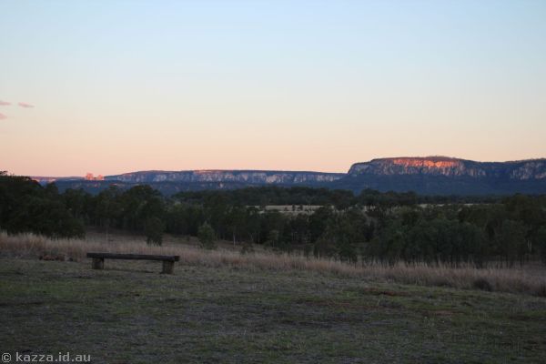 Cliffs southeast of Carnarvon Gorge at sunset