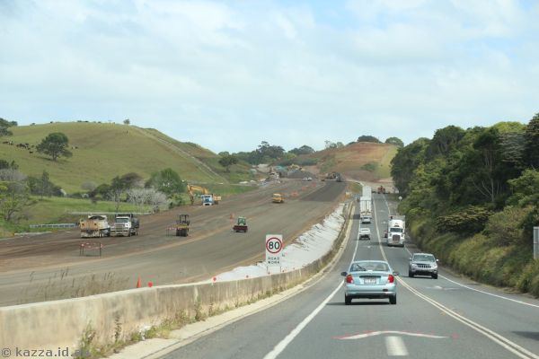 Duplicating the Pacific Highway near Bangalow