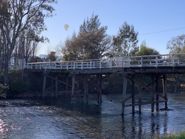Hot air ballon and Old Bridge over the Tumut River