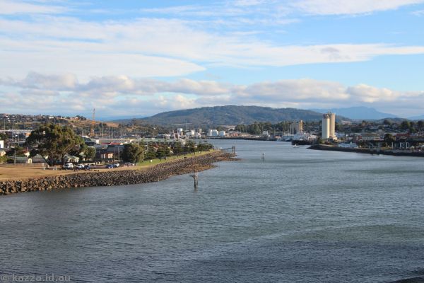 View south along the Mersey River at Devonport