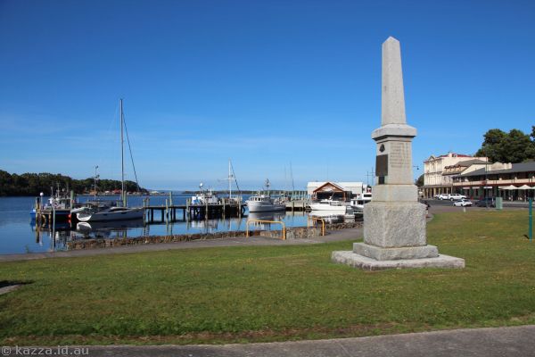 Harbour and war memorial at Strahan